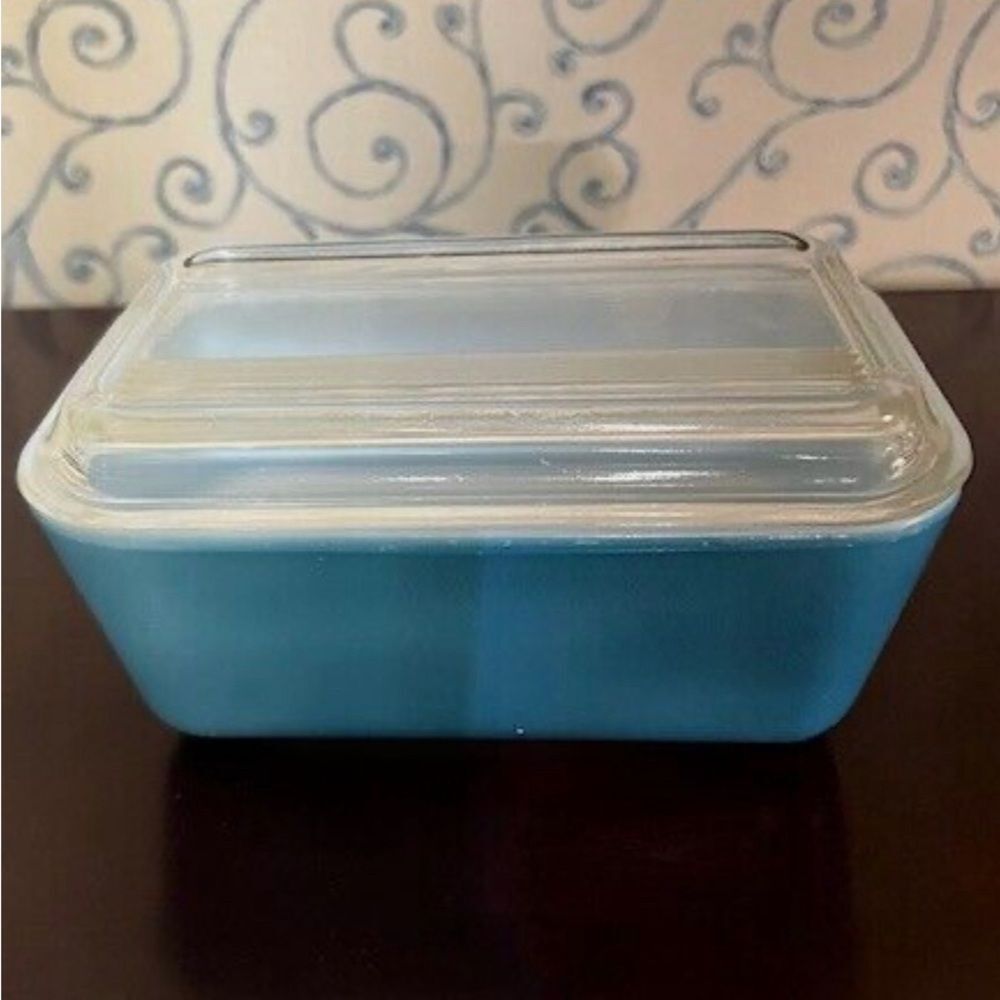 Vintage 1960’sPYREX Turquoise Aqua Robin's Egg Blue 502 Refrigerator Dish & Lid.